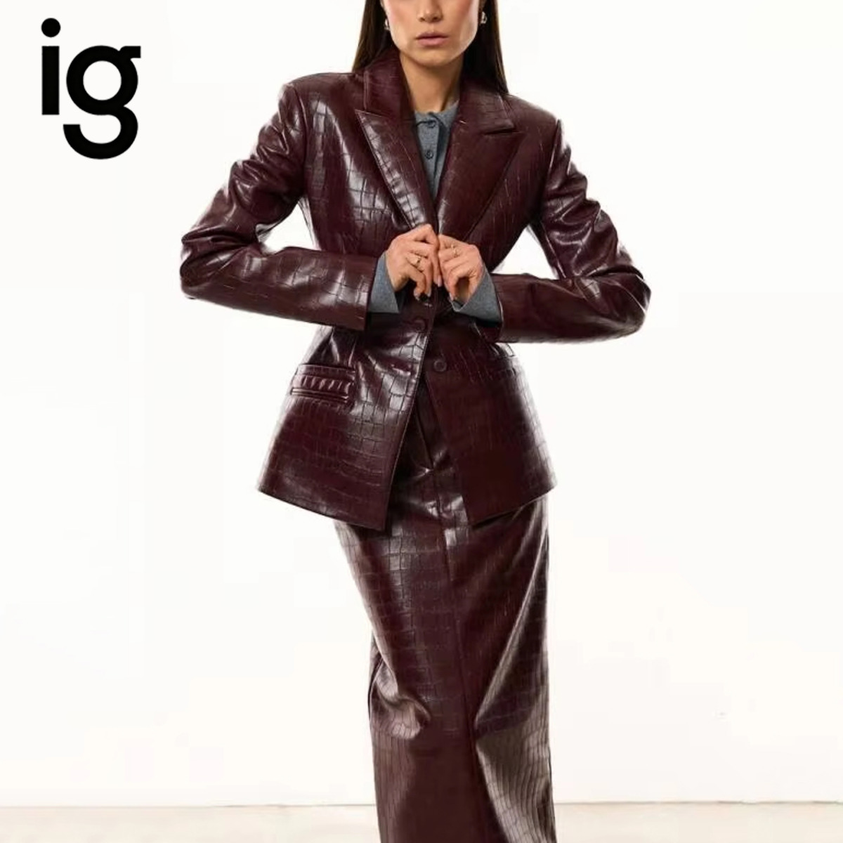 طقم نسائي من قطعتين من جلد الت - مراجعة Womens Blazer وسعره